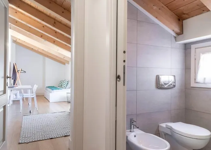 Palazzo Tergesteo Tirabora