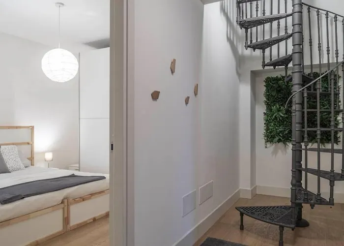 Palazzo Tergesteo Tirabora * Trieste