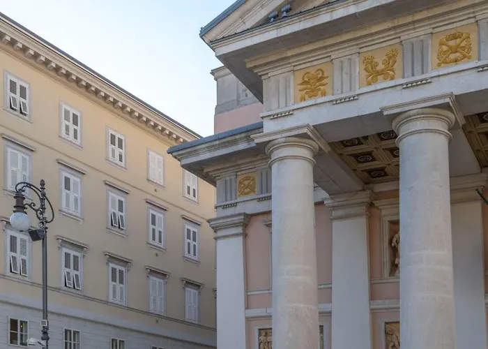 Palazzo Tergesteo Tirabora Triëst